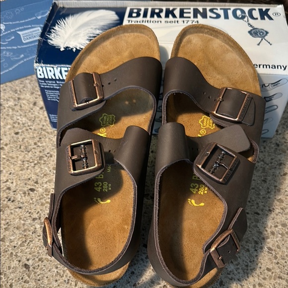 Birkenstock Milano Brown Sandals with Adjustable Straps - Picture 3 of 4